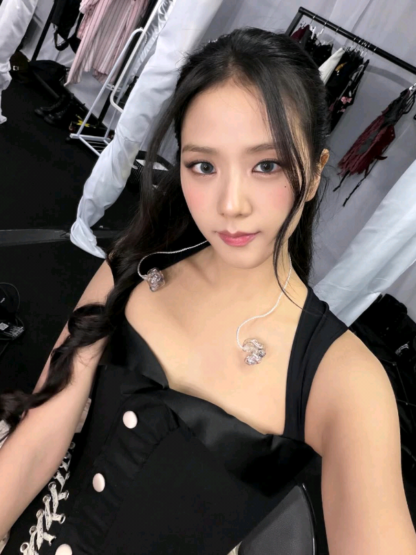 momy jisoo😋//cr;@nini  #blackpink #jisoo #nolurtutsun #kesfetbeniöneçıkart #yigiteasigimdiyincekesfetoluyormus 