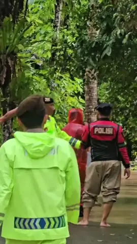 bukan hanya menjaga tapi juga menolong 