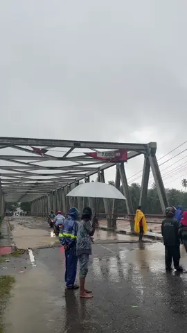 26-11-2025 jatuhnya Jembatan teupin mane kecamatan juli kabupaten bireuen #bencanaalamaceh2025  #bireuen #jembatanteupinmane #juliberduka #longsor 