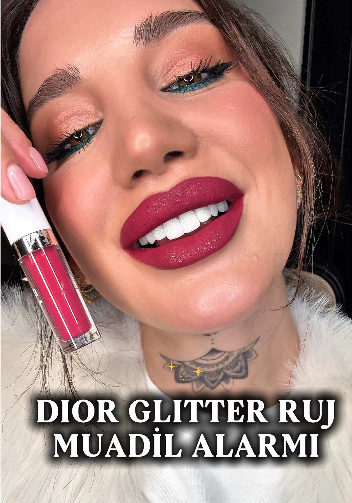 @Wet N’ Wild aklımızı başımızdan alacak o ruju yapmış 💖✨😍 mega glitter shimmer likit ruj serisinin 2 rengi daha var , benim uyguladığım renk pink future 💖 Trendyol linki buraya bırakıyorum 😘  https://ty.gl/hlvk7tja6gqai Reklam . . #makyajvideoları #muadilalarmı #glittermakeup #glitterlips #keşfet 