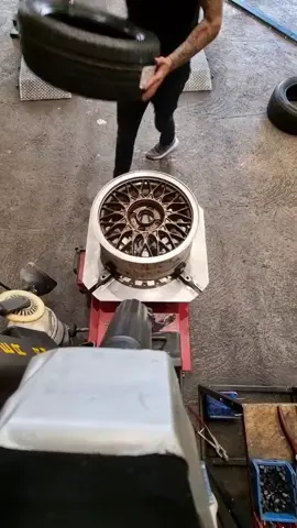 #inthetyreclub #smash #tyremoments #easy #pneu