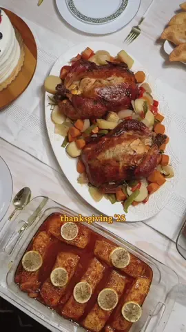 Thankful, grateful, blessed 🤲🏾 My family is in town, next week marks a year in this home, life is great Alhamdullilahhh #thanksgiving #familydinner #tablesetting #diningroomdecor 