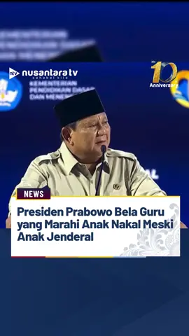 Presiden Prabowo Subianto menekankan pentingnya ketegasan guru dalam mendidik, terutama dalam soal kesopanan siswa. Ia mengenang sebuah kasus ketika masih menjabat sebagai Menteri Pertahanan, di mana seorang siswa yang ternyata anak seorang jenderal bersikap tidak sopan kepada guru. Namun, pihak sekolah sempat ragu untuk menindak karena status orang tuanya. Dalam acara Puncak Hari Guru di Indonesia Arena, Jakarta, Jumat (28/11/2025), Prabowo menegaskan bahwa etika harus ditegakkan tanpa melihat latar belakang siapa pun. “Pernah ada laporan murid menjawab tak sopan dan membanting pintu, kepala sekolah langsung memberhentikan anak itu,” ujarnya.(tin) #Guru #Pendidikan #PrabowoSubianto  #nusantaratv #nusantaratvsahabatkita