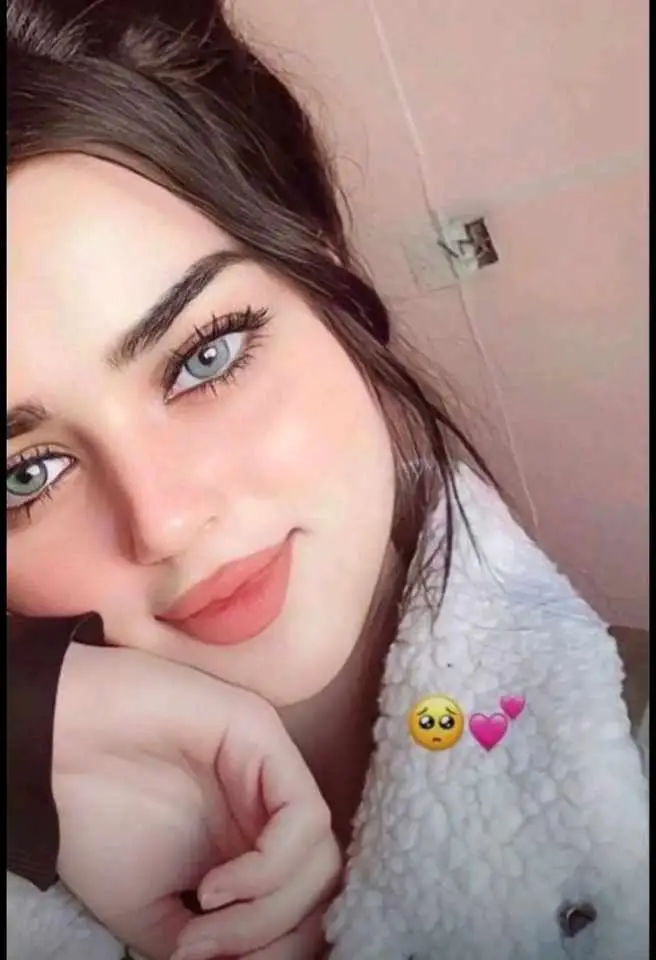 الأذوَاقُ لَيسَت مُتسَاوِيَة ، فَأحدُهُم يَراكَ شَيءٌ عَادِيّ , و الآخَرُ يَراكَ الجَمالُ بِعَينهِِ !