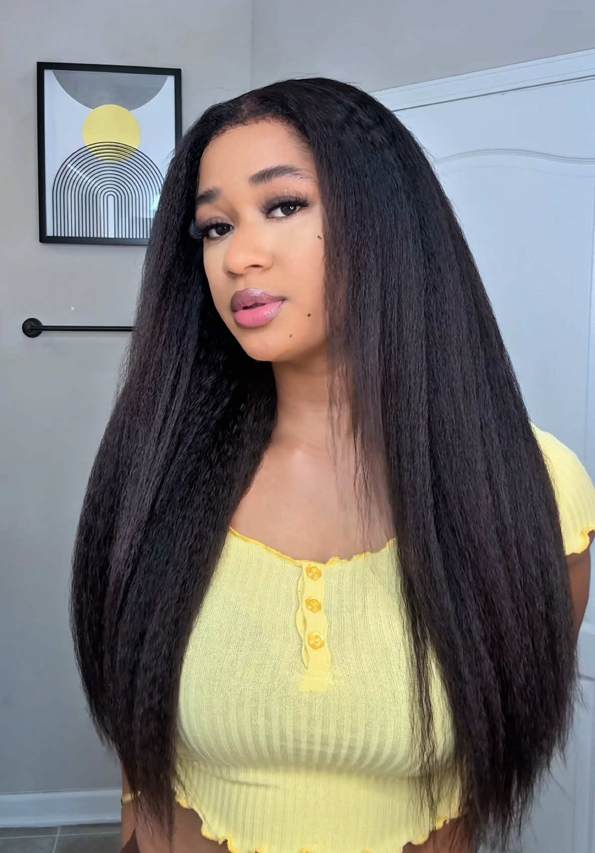 4C Edge Glueless 13x4 lace kinky straight wigs😭😍@hermosahair @hermosahairstore  #tiktokblackfriday #tiktokcybermonday #hermosa #4chair #kinkystraight 