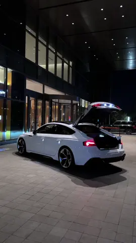 Dậy sớm cày tiền mua audi thôi ae