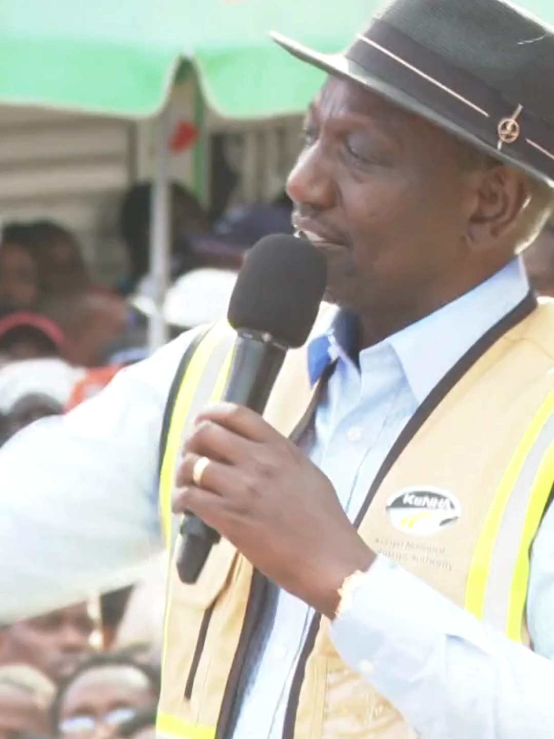 President William Ruto has celebrated what he calls a major victory in the just-concluded by-elections, declaring that the results send a strong message to the opposition. Speaking during the launch of the Rironi–Mau Summit Road, Ruto stated that all seven parliamentary seats were captured by candidates aligned with the broad-based government, signaling voter confidence in his leadership. The President dismissed the opposition as lacking clear policies, accusing them of fueling hate, tribalism, and personality-driven attacks instead of offering solutions. Ruto emphasized that Kenyans want unity, development, and issue-based politics, warning that the opposition risks political irrelevance if they fail to present meaningful agendas. 📷 By-Election Highlights: 📷 UDA / Broad-Based Government Wins: Leo Wamuthende — Mbeere North David Athman — Malava Ahmed Hassan — Banissa Kiprono Chemitei — Baringo Senator 📷 ODM Wins: Boyd Were — Kasipul Moses Omondi — Ugunja Harrison Kombe — Magarini Ruto congratulated both UDA and ODM candidates, stating that their victories demonstrate Kenya’s strength in unity and shared democratic values. #Ruto #kenyaPolitics #ByElections #RutoSpeech #UDAVictory #ODMWins #GovGlobalNews #KenyaNews #PoliticalUpdate #MauSummitRoad #RutoVsOpposition #TrendingInKenya