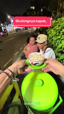 Pas bet nih,mlm2 makan skuteng Lokasi petamburan depan greja salvator#skuteng#susujahe#jahemerah