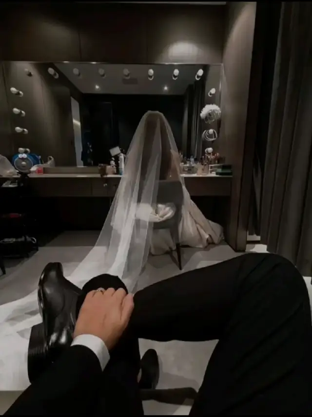 #أفضل شعور هو عندما تلتفت إلى وجهه وتجده يحدق بك#مدللة_قلبو_لهداك_الديري #وهيكا_يعني_🙂👍 