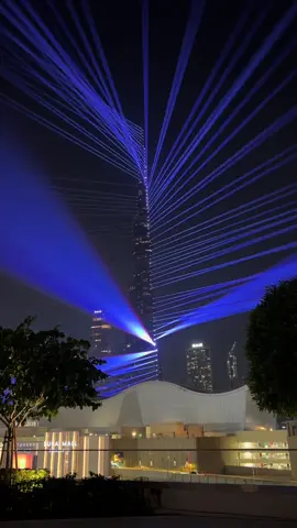 What’s going on at the Burj 👀 #dubai #burjkhalifa #uaenationalday #dubai🇦🇪 #lightshow 