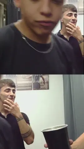 COMO LES GUSTA MAS...👀 Clips del stream 👉 kick.com/axell-bg Charlas reales, humor sin filtro y anécdotas de amigos. #KiCk #Streamer #Clips #Argentina #ClipViral #StreamHighlights #MomentoÉpico #ParaTi #FYP #foryou #tiktokargentina #humorargentino #irl #amistades #momentos #shorts #reelsargentina #humor