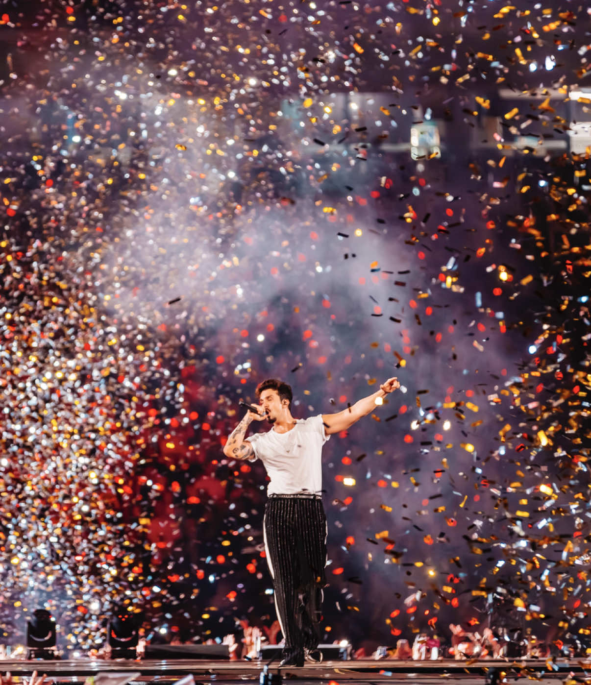 Olhando em meu olhar você vai perceber que não há mais tempo pra nós dois…