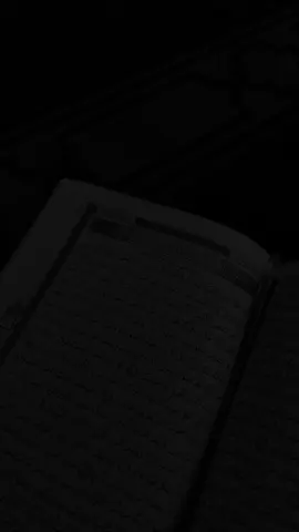 Ne kadar daralırsanız daralın, bilin ki Allah var. Kalbinizdeki sıkıntıyı bilen, gecenizi gündüze çeviren bir Rabbiniz var. İnsanlar anlamasa da O anlar, kimse görmese de O görür. Yeter ki O’na yönelin, O size ummadığınız kapılar açar. ---#tevvekkul 