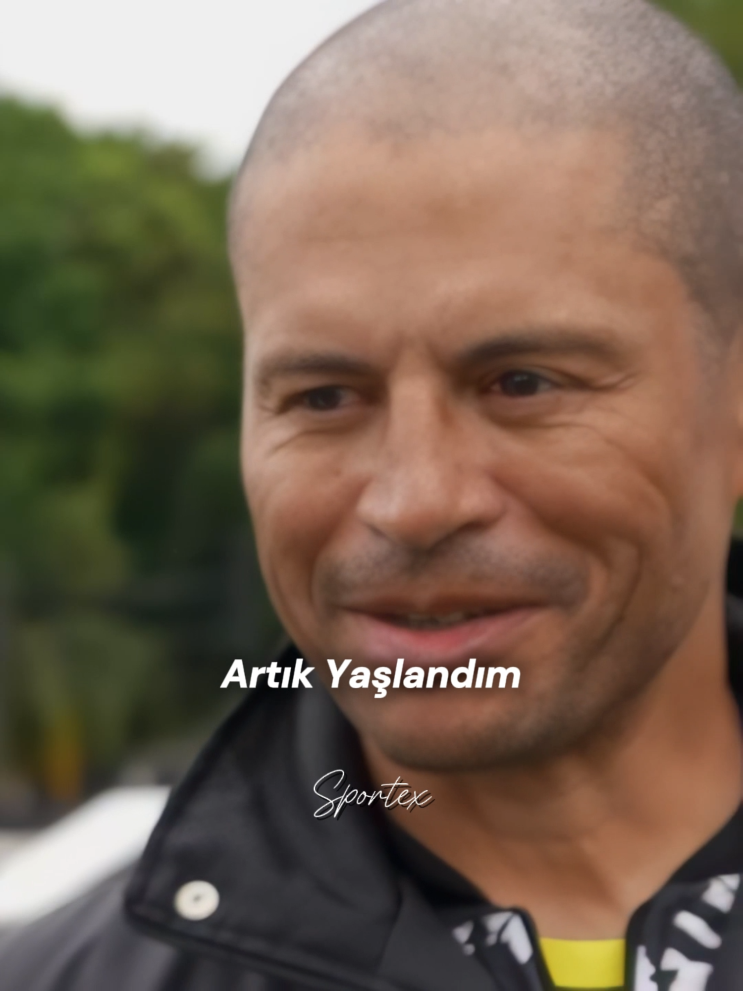 Alex De Souza hem yetenekli hem mütevazi bizi geçmişe götürüyor. Fenerbahçe'nin doktoru Alexsandro de Souza... #fenerbahçe #alex #futbol #galatasaray #beşiktaş #derbi #duran #asensio #talisca