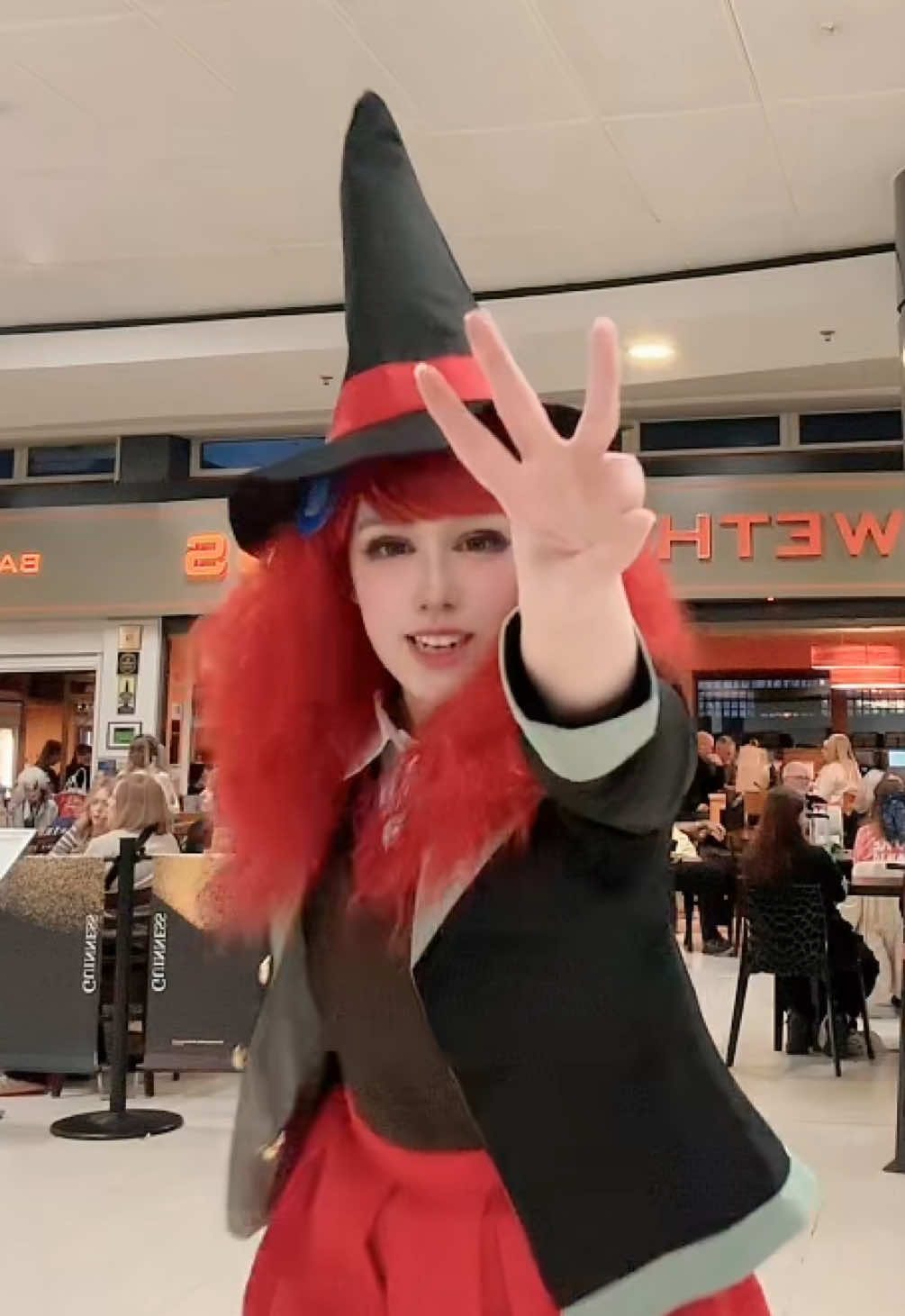 himiko yumeno for day 1 of @MCM Comic Con ✨ it’s maaaagic! #himikoyumeno #himikoyumenocosplay #danganronpa #danganronpacosplay #lolliicos