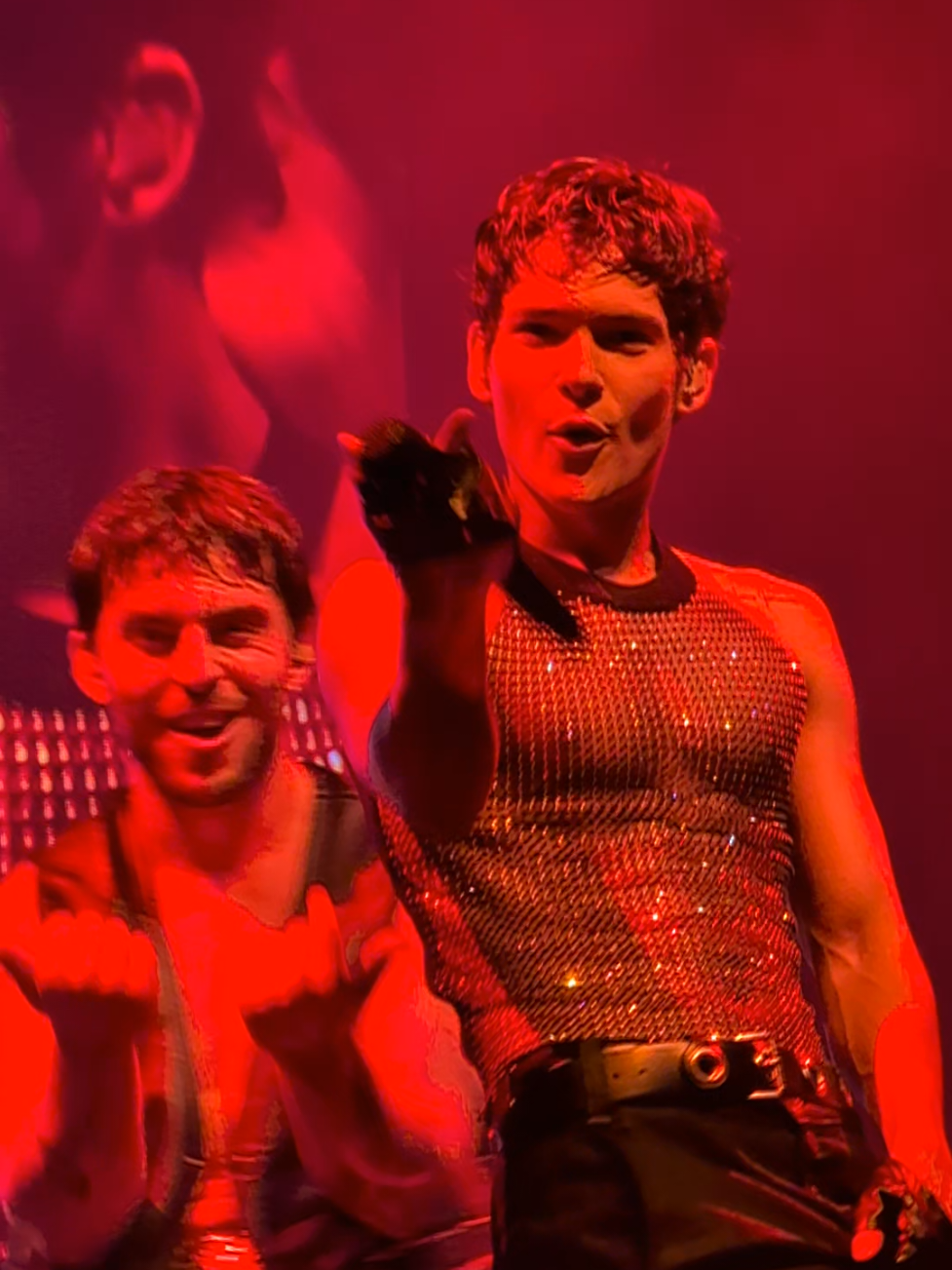 Someone tell @OMAR to STOP being this cute… jk don’t stop 😭🔥💖 👀 #omarrudberg #zaralarsson #midnightsun #EveryNightFantasyTour #lushlife     