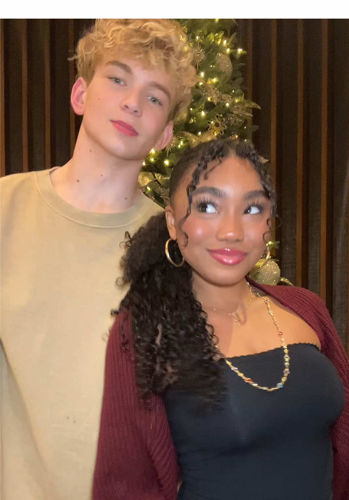 Who’s excited for Christmas?♥️🎄 @kaido Lee Roberts @nxt #dance #christmas #trending #friends 