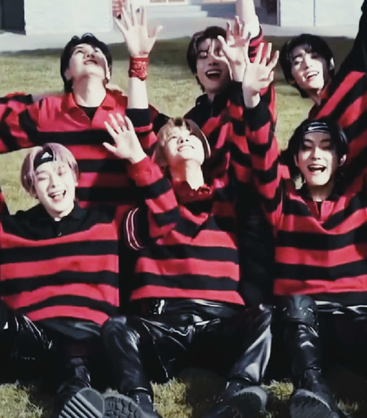 cant even put in words the way im proud of my pookies🥺 they got that daesang omfg still cant believe its true #mama2025 #enhypen #enhypenedit #mamaawards2025 #fyp 