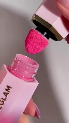 💗 Gecomomo – Creme Blush Líquido Veludo Mate (6 cores) Acabamento aveludado, textura leve e aquele toque de cor que deixa a pele com cara de saúde ✨ Produto 100% original, super pigmentado e fácil de aplicar! 👉 Como comprar? É só copiar o ID do produto: CEY-WDV-LQW Colar na barra de pesquisa da Shopee… e pronto: achadinho garantido! 💖 Siga @vitrine.delicada para mais indicações femininas ✨ Marca aquela amiga que ama uma make natural e linda! #shopeebr #achadinhosshopee #blushliquido #gecomomo #achadosfemininos  