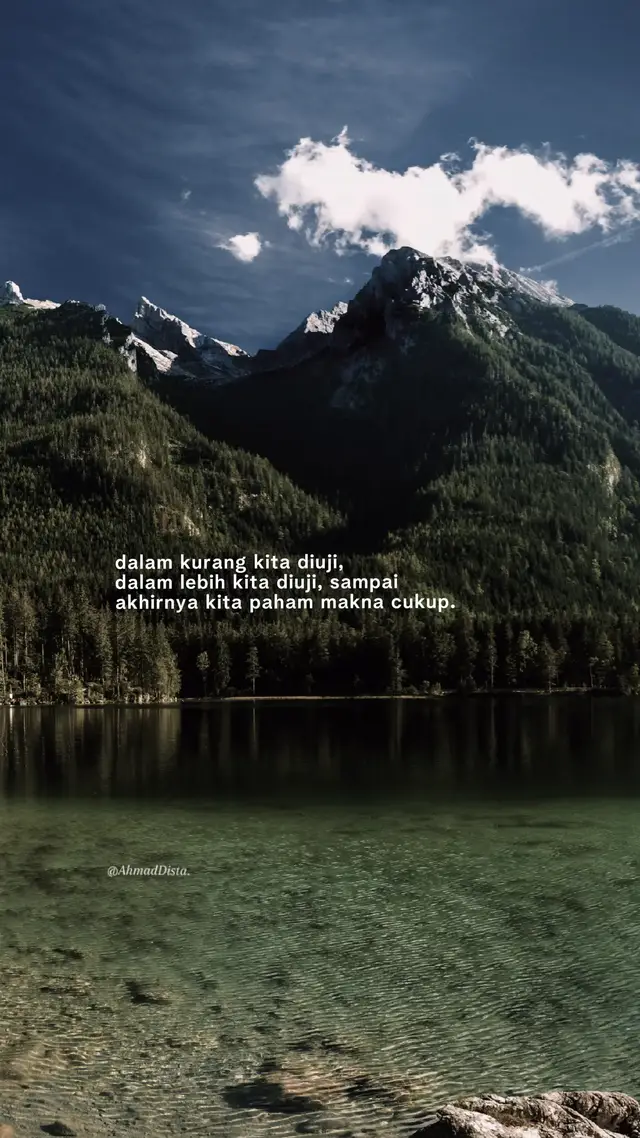 Bahan-bahan📝: 200 gram tepung terigu protein sedang 1 butir telur 150 ml air 100 ml susu cair  5 sendok makan gula pasir (bisa disesuaikan dengan selera) ½ sendok teh soda kue ½ sendok teh ragi instan ½ sendok teh vanila esens ½ sendok teh garam Margarin secukupnya Topping📝: 1.Margarin secukupnya Susu kental manis secukupnya. 2.Meses coklat secukupnya Keju cheddar parut, secukupnya. Cara membuat🥢: 1.Campurkan telur, 3 sendok gula pasir, garam, vanila esens, serta soda kue, kocok menggunakan whisk hingga semua bahan tercampur rata.  2.Masukkan terigu, air, serta ragi instan, kocok kembali semua adonan hingga tercampur rata dan setelah itu istirahatkan adonan selama ± 30 menit. 3.Panaskan teflon dan olesi dengan margarin secukupnya. Lalu tuangkan adonan martabak manis ke dalam teflon. Ratakan hingga ke pinggiran teflon untuk berikan lapisan tengah pada ujung-ujung martabak. Tutup teflon. 4.Ketika martabak sudah setengah matang, buka teflon dan taburi martabak dengan 2 sendok gula pasir atau bisa disesuaikan dengan selera.Tutup kembali teflon dan masak lagi hingga martabak matang sempurna. 5.Angkat martabak yang telah matang dari teflon, olesi dengan margarin secukupnya pada semua permukaan martabak. Untuk topping, taburi martabak dengan meses coklat dan parutan keju, kemudian siram dengan susu kental manis secukupnya. 6.Setelah diberikan topping, martabak bisa dipotong menjadi dua bagian dan ditumpuk saling menutup satu sama lain dan potong martabak manis sesuai selera. Martabak manis teflon siap disajikan. Selamat menikmati & selamat mencoba!!! #katakata #4u #storytime #fypppppppppppppppppppppppp #xzyabc 