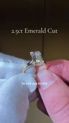 This emerald cut engagement ring takes it for both timeless and practically✨ if you’re engagement ring shopping, our BLACK FRIDAY event launched now, our only promo of the year💍