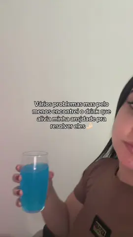Esse drink azul tá me deixando calma o dia todo  #foryou #fy #viral 