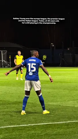 Ashley Young, légende du football anglais. 🏴󠁧󠁢󠁥󠁮󠁧󠁿  Joueur de la belle époque de Man United puis de l’inter Milan, a 40 ans il joue désormais à Ipswich en D2 anglaise.  #ipswichtownfc #ashleyyoung #football #england #footballfans 