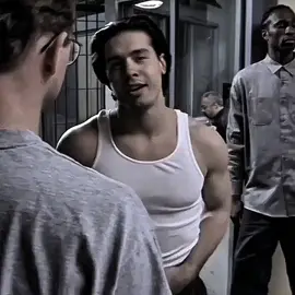 يعني سرسريه مال سجن 🫡 #دينو_اورتولاني #dino_ortolani #اوز #oz 