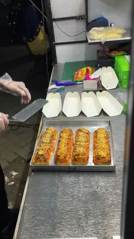 #pizzalover  #jajananviral  #pizzapanjang25cm  #kulinertiktok  #kulinersolohits  video by @NANDAR SAPUTRO 