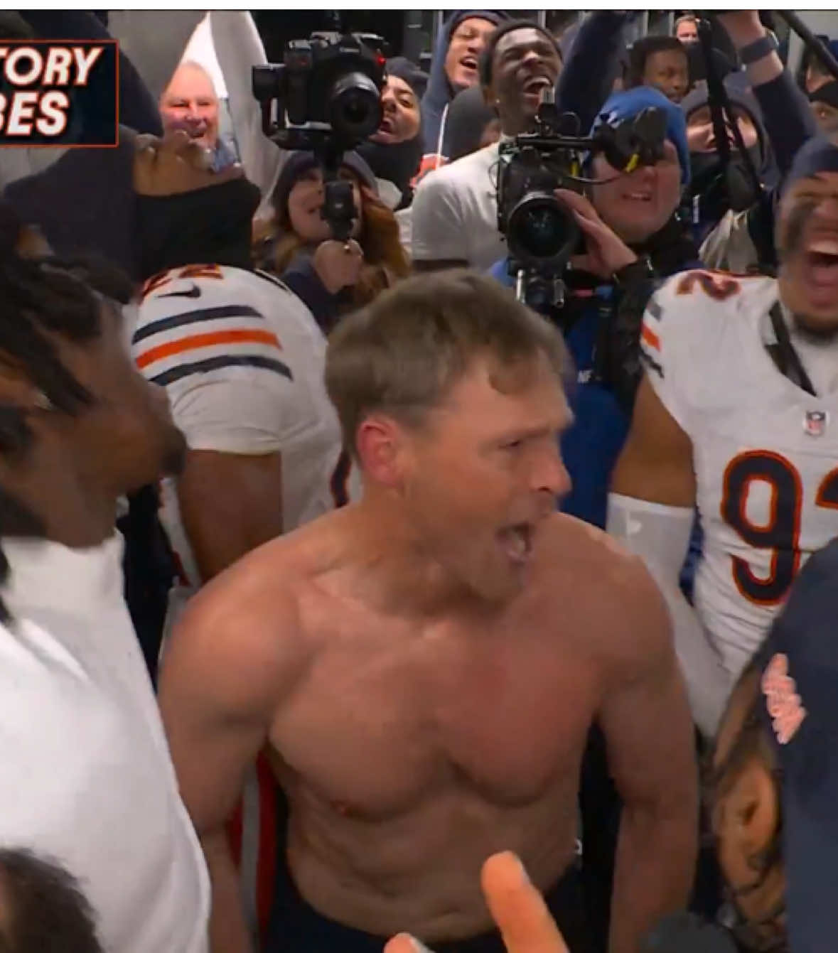 FREE HOT DOGS, CHICAGO! #chicagobears #dabears #beardown #calebwilliams #benjohnson 