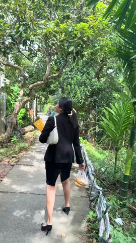 Gần hết năm ròi 