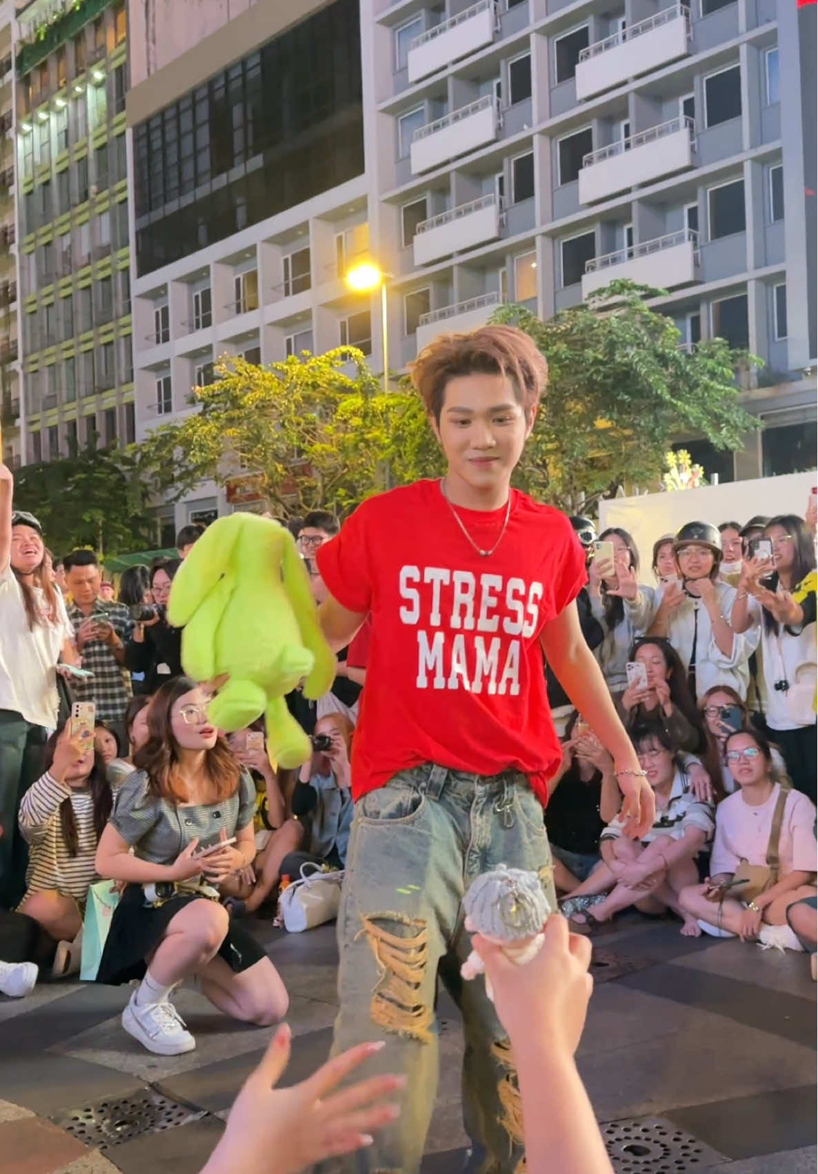 Em bé Duy cùng gđ checkin LED ở PĐB  #CAPTAINBOY #miniconcertMatChamMat  