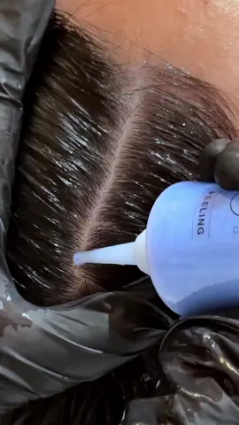 Miss hasn’t washed her hair for 13 days, and her hair is so greasy that it could be used for cooking. #relax #relieve #massage #dandrufftreatment #scalpcare #headspa #washhair #foryou #spa #asmr #treatment #relievepressure #asleep #relaxingasmr #headmassage #therapy #sleep #massagetherapy 