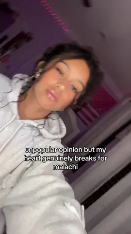 honestly people are hating him for what reason? everyone’s assuming like he can control is crazy fans #fyp #dzworldscollidetour #zombies4 #fralachi @Malachi Barton  