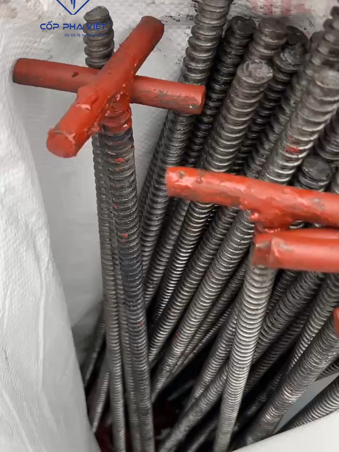 Cách ghép cột bằng ty ren tán chuồn có hàn chữ T một đầu giúp nhà thầu, kỹ sư tiết kiệm chi phí mà nhiều anh em đã biết rồi, còn ai chưa biết không ạ #copphaviet #copphathep #tyrentanchuon #tyrenghepcot #ghepcoppha