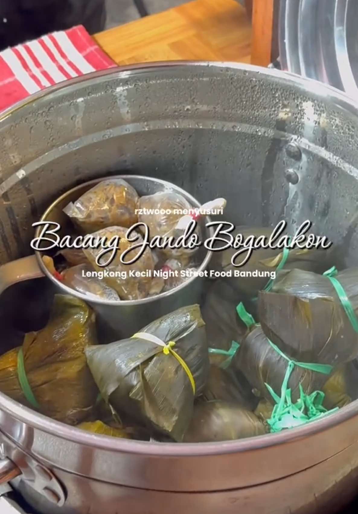 Ada yang kurang kalo main ke Bandung tanpa jajanan satu ini 📍@Bacang Jando Braga Bogalakon  🕰️ 17.00 - habis 📆 Senin Tutup 💵 15K #bacangjando #kulinerbandung #lengkongkecil #bandung #foryoupage  
