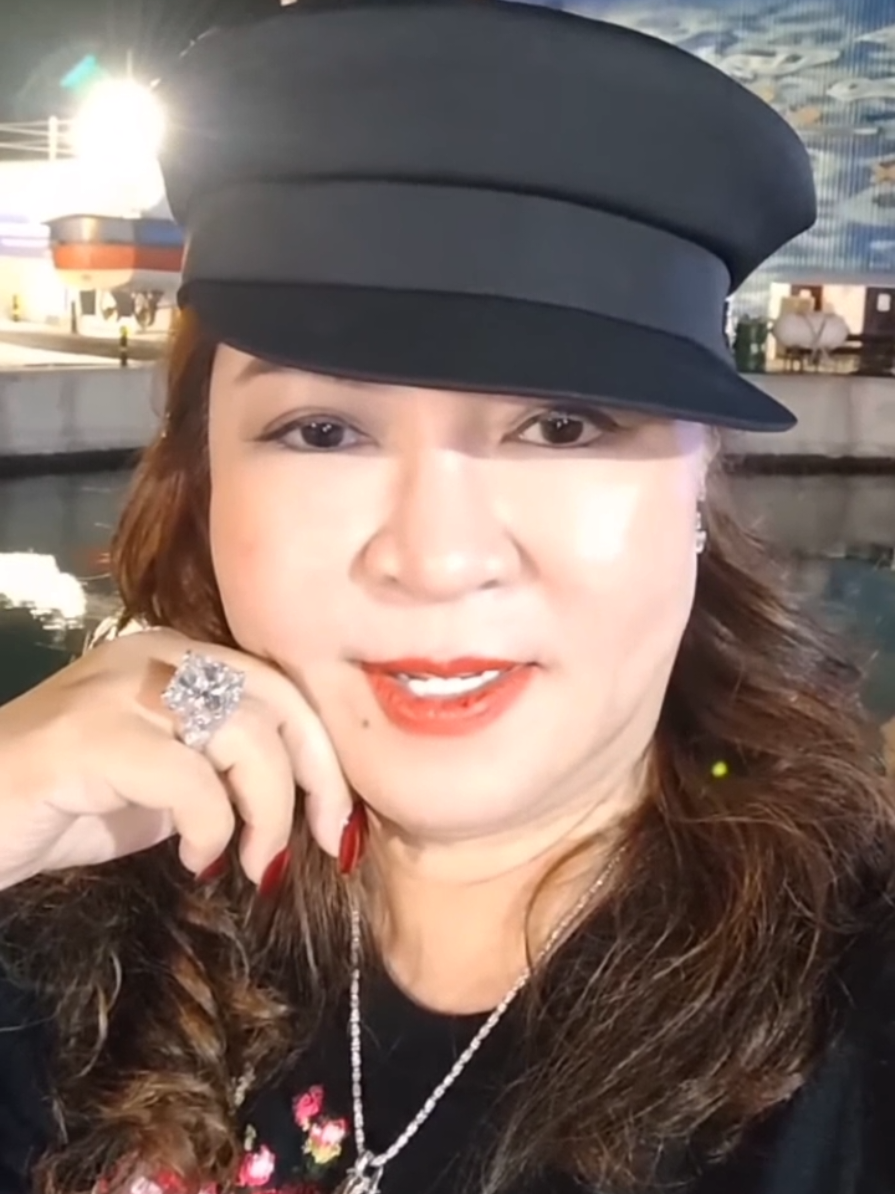 Tối nay tôi thỏ thẻ với anh dũng lò vôi mua một chiếc ghe. #nguyenphuonghang  #dunglovoi  #huynhuydung  #ghe 