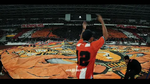 Prosesi kenaikan tifo di tribun utara GBK pada laga melawan PSIM Yogyakarts 🔥🐯. #tifo #macan #curvanord #Persija #Jakarta 