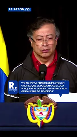 #Nación | El presidente Gustavo Petro se defendió de las críticas por la compra de 17 aviones Gripen suecos por 3.652 millones de dólares, cuando la oposición señala que Estados Unidos ofreció 16 F-16 por 3.137 millones. Petro reveló que consultó directamente con el embajador estadounidense sobre la oferta de F-16 nuevos y confirmó que solo ofrecieron aviones de segunda y tercera mano.