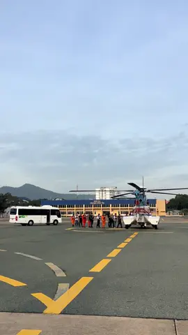 EC225 thực hiện chuyến bay chở kỹ sư ngành dầu khí ra giàn khoan#daukhi #vsp #ptsc #binhdoan18 #sinhhelicopter 