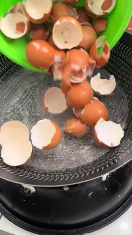 Manfaatkan cangkang telur buat jadi pemersih kerak panci #tipsdapur #pmccooking 