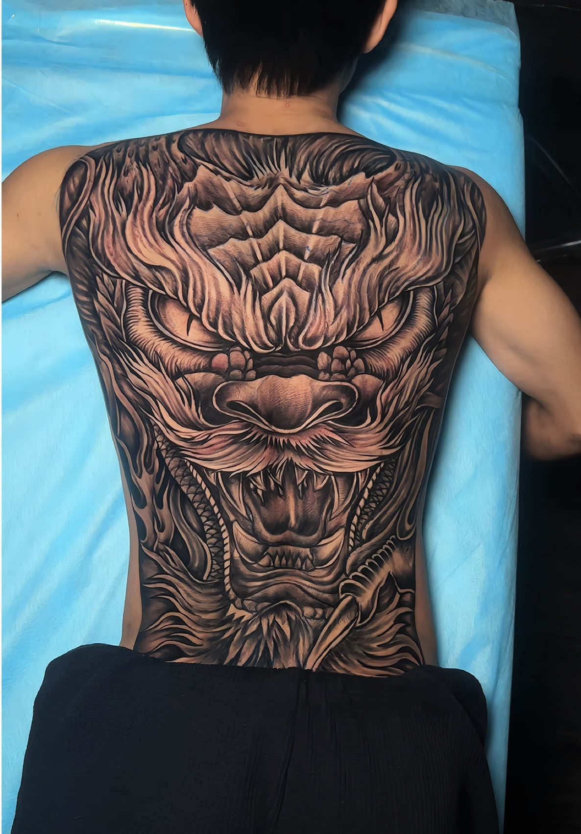 Hoàn thiện lưng rồng trực diện trong 6 tiếng nha anh em #tattoo #tattoos #hinhxamdep #quyrap #quyrapsaigon 