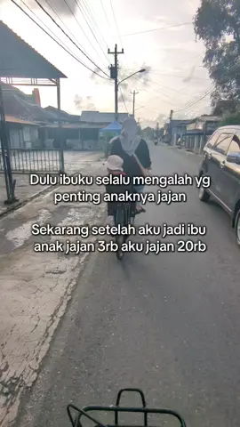 Tiap hari self reward dengan jajan #gowes #demam26 #momlife 