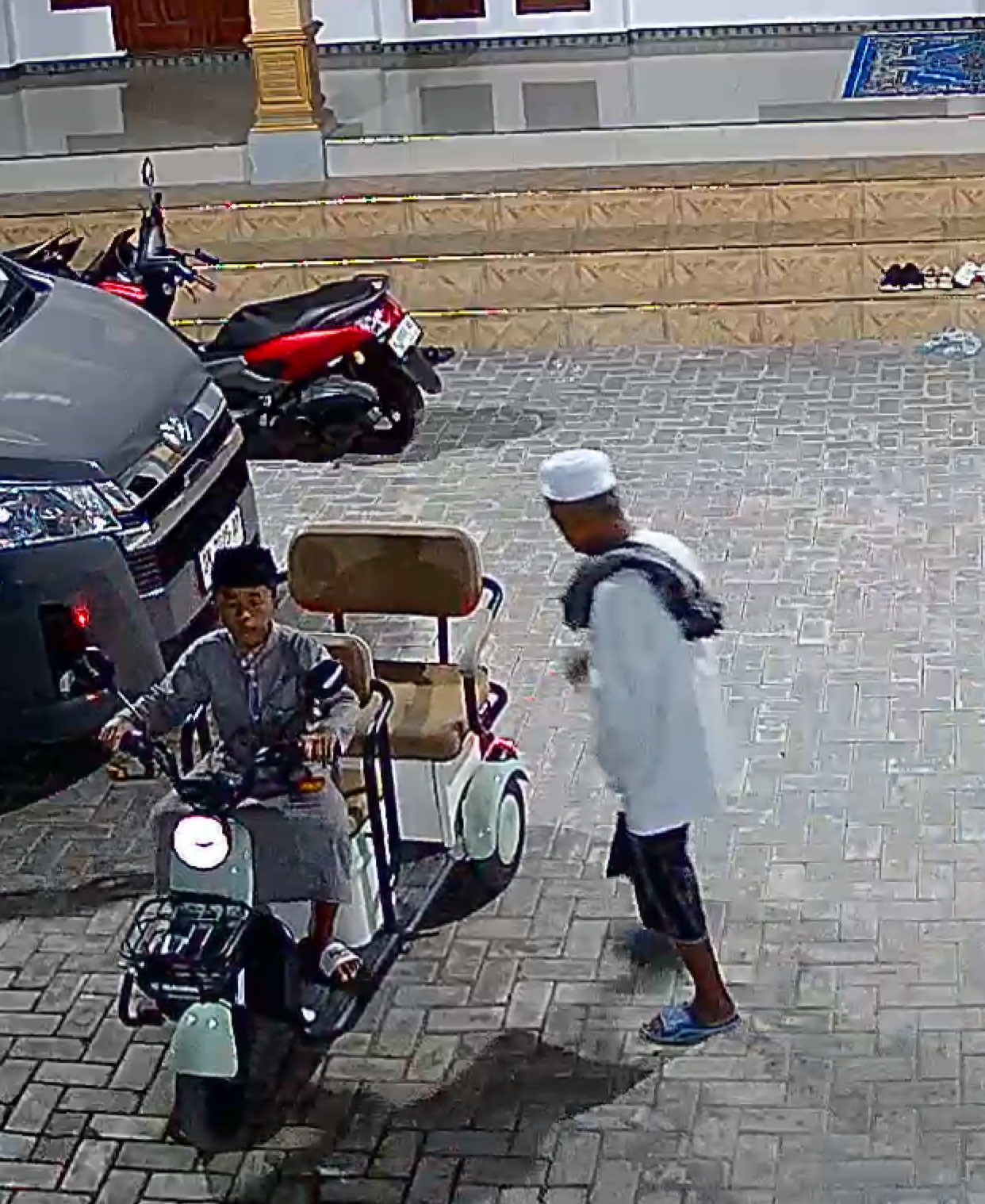 Sehat selalu 💞Abah,ibu sekeluarga semuanya 🤲🏻🥹 Doakan kami, kami masih berjuang.  #dinegriorang💪💪💪 #pejuangkeluarga_keepstrong💪 #tkimalaysia🇲🇾🇮🇩semangat @miaputry92 @veni_baba @Elsas Soprt Elsas 