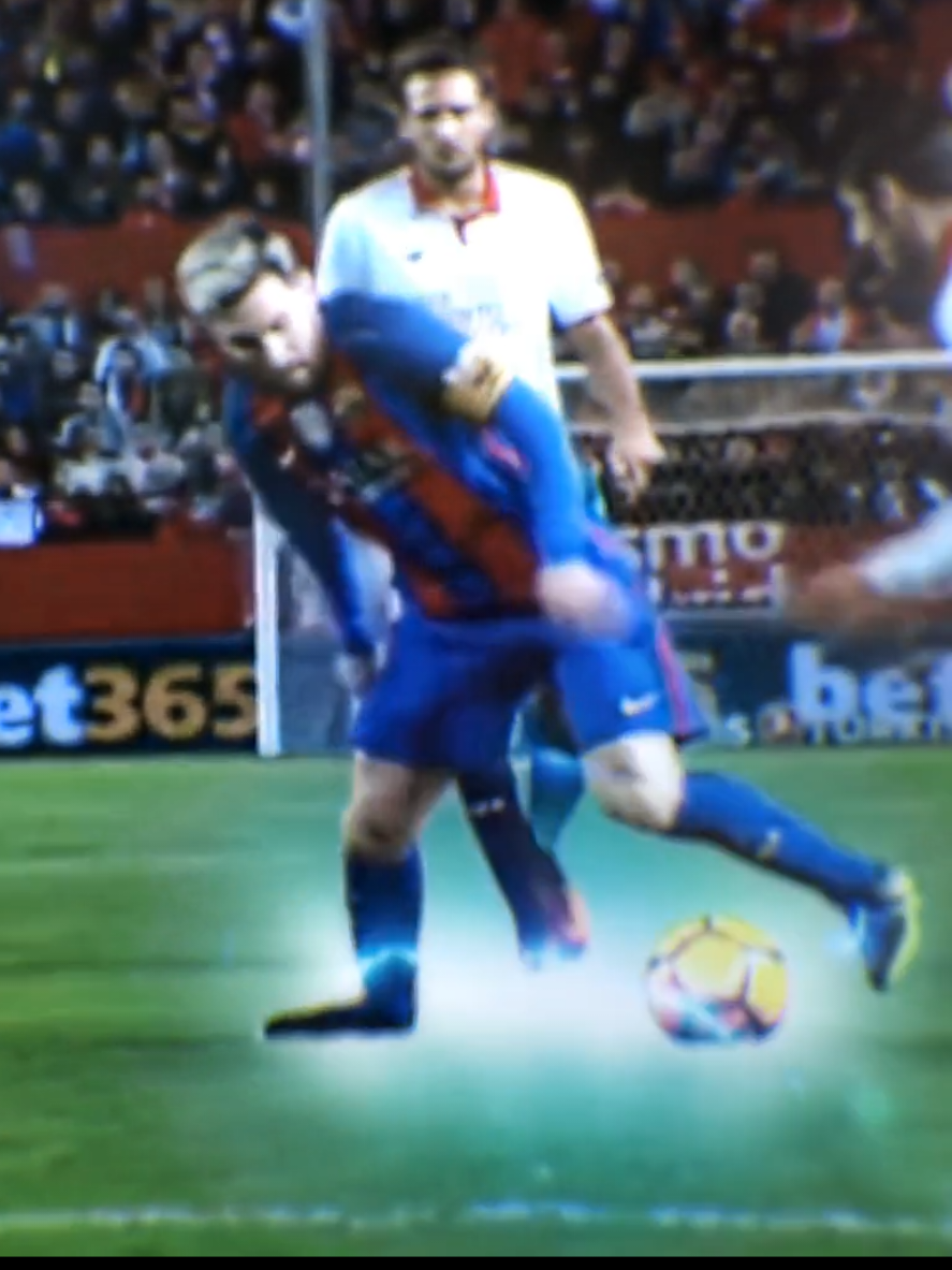 Genius skills  Don't watch until the end. #messi #fyp #edit #aftereffects #football 