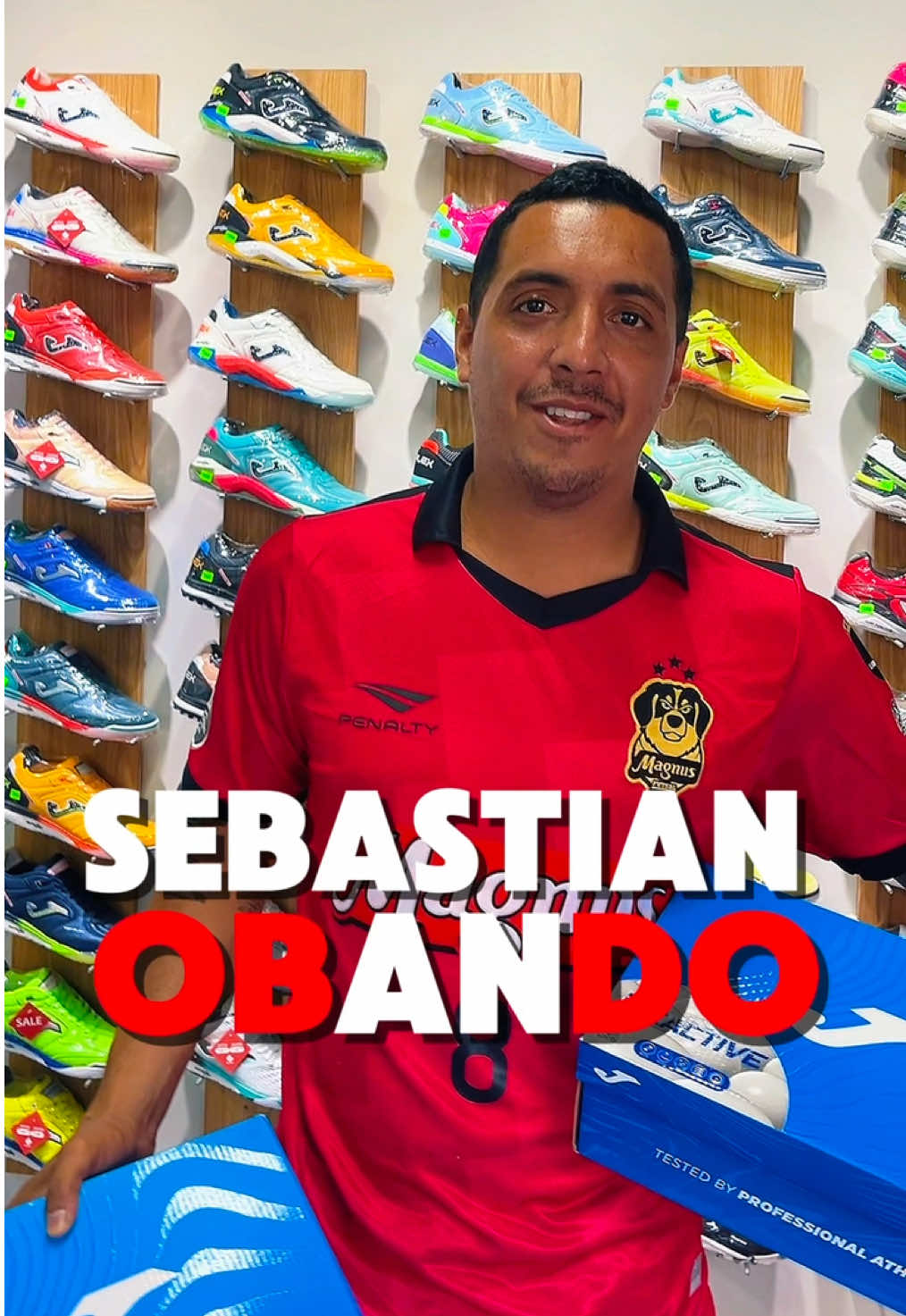 🔥 ¡Visita de capitán! 🔥 Sebastián Obando, capitán de la selección peruana de futsal, cayó a la tienda para llevarse sus chocolateras JOMA 👟⚽ Si él confía en el rendimiento… ¿tú qué esperas? 😏👇#futsalperuano #futsalplayer #sebastianobando #fypp 