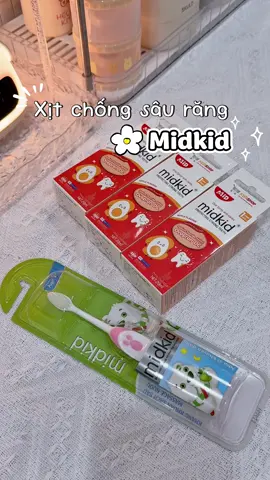 Xịt răng miệng cho bé hàng ngày để phòng chống sâu răng các mẹ nha #xitrangmiengmidkid #xitrangmiengchobe #midkid #dodungchobe #mevabe 