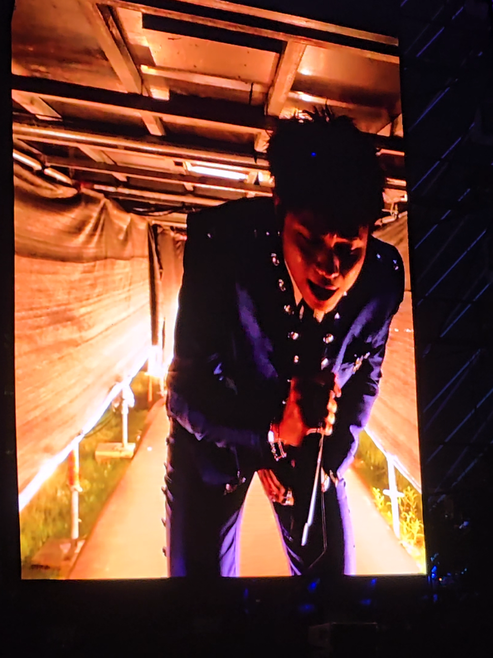 Bản demo năm ấy, bây giờ đã là bighit rồi ☺️. Nhìn nhỏ khom người tôi sợ đụng đầu không á 🫠. #duongdomic #Dopamine #gs25musicfestival #matketnoi 