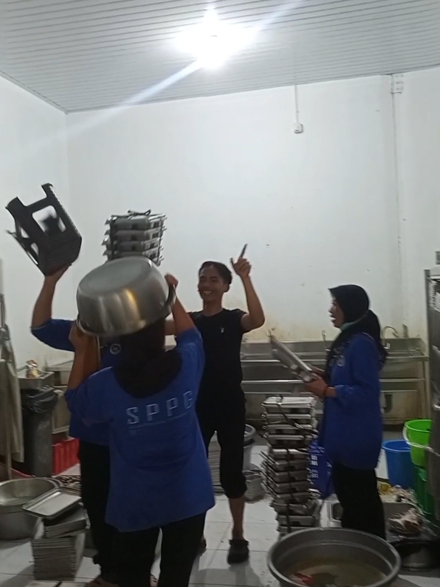 Yang merasa tim omprengan kira2 betul gak? 😜😜 #fyp #cuciompreng #sppg #mbg #viral