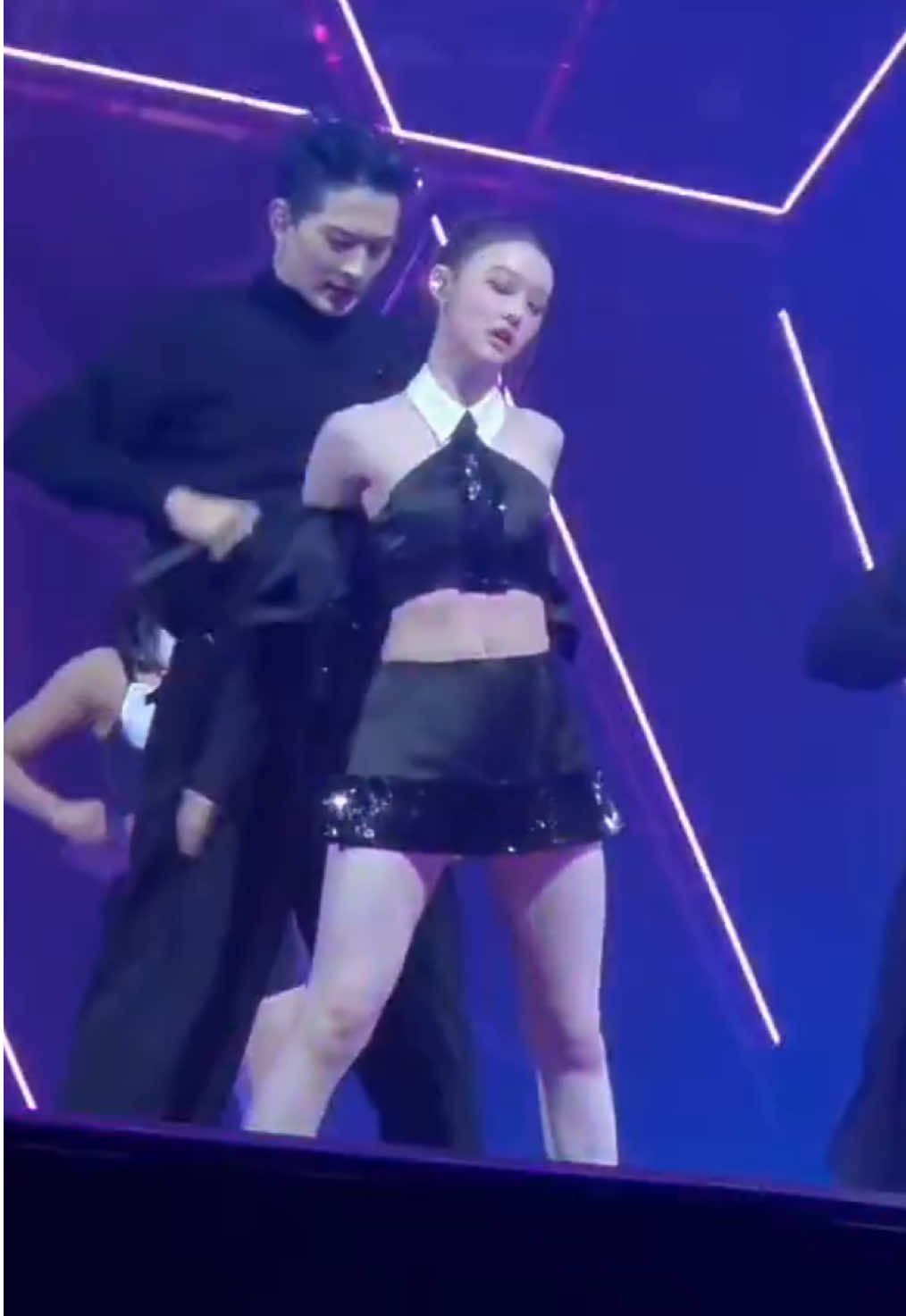 Gacorr banget adekk😭😭❤️‍🔥 #MEOVV #ELLA #mamaawards #mamaawards2025 